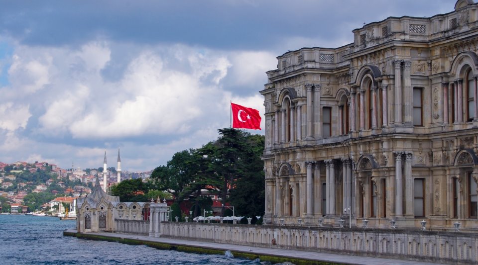   Dolmabahçe Palace – Ottoman Grandeur
